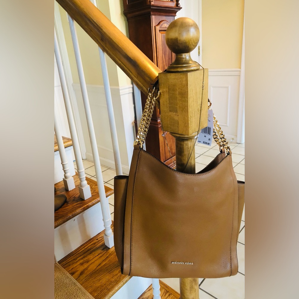 Like new Michael Kors bag with chain strap